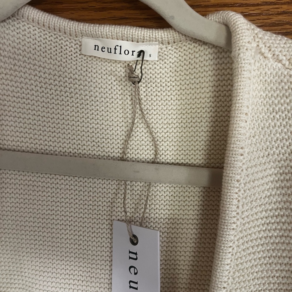 Neuflora cardigan cream size small NWT - Picture 3 of 4